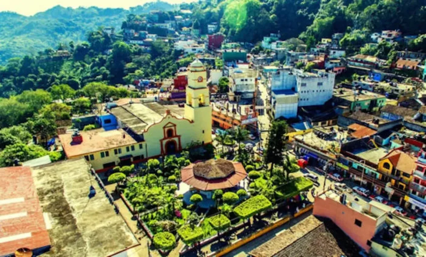 Calle Cinco de Mayo y centro de Chicontepec
