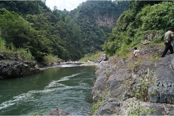 Río Hules y paisaje de Platón Sánchez