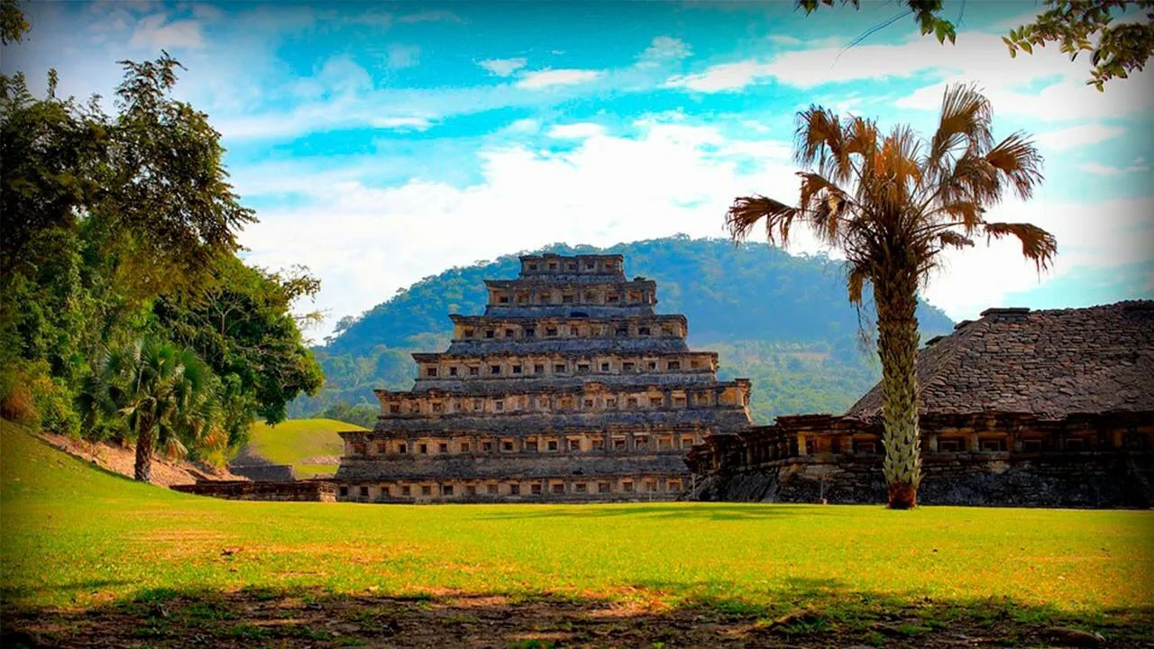 Pirámide de los Nichos en El Tajín