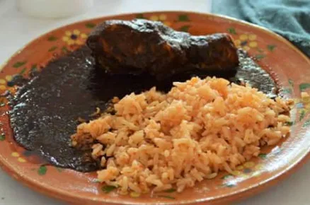 Mole papanteco: receta, memoria y celebraciones