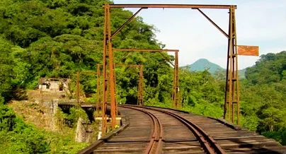 Puente de Metlac y antigua vía ferroviaria