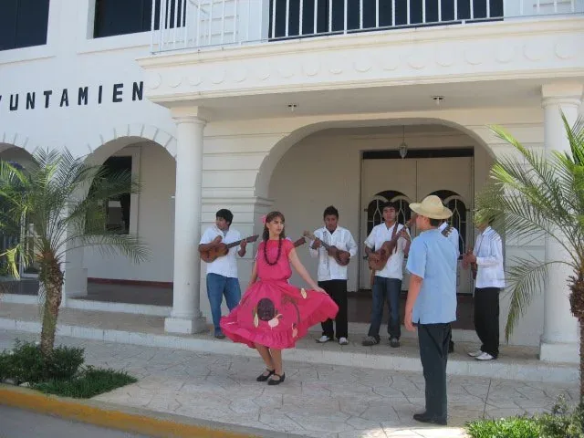 Mole prieto, popo y fiesta de San Juan en Oluta